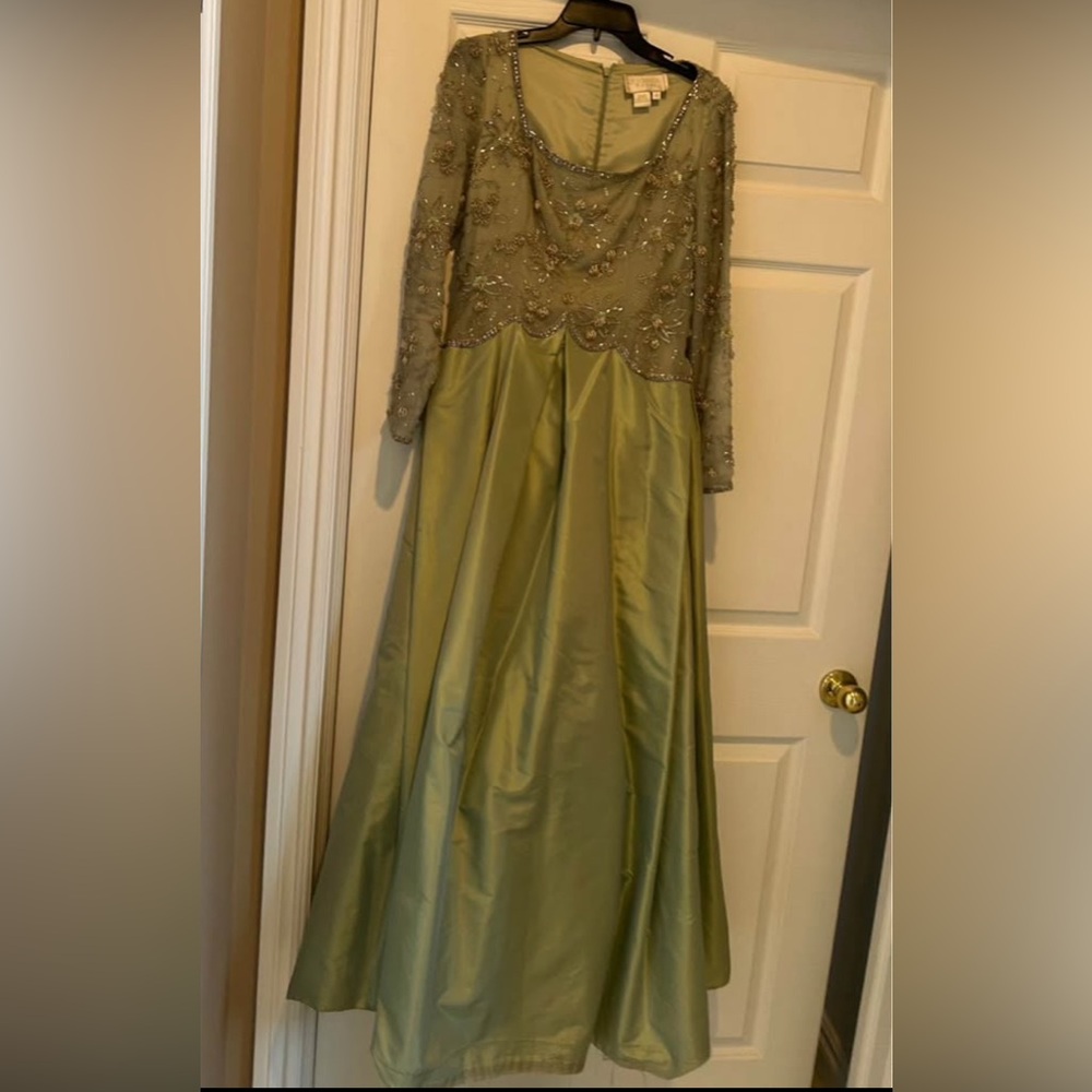 Elegant Green Evening Gown